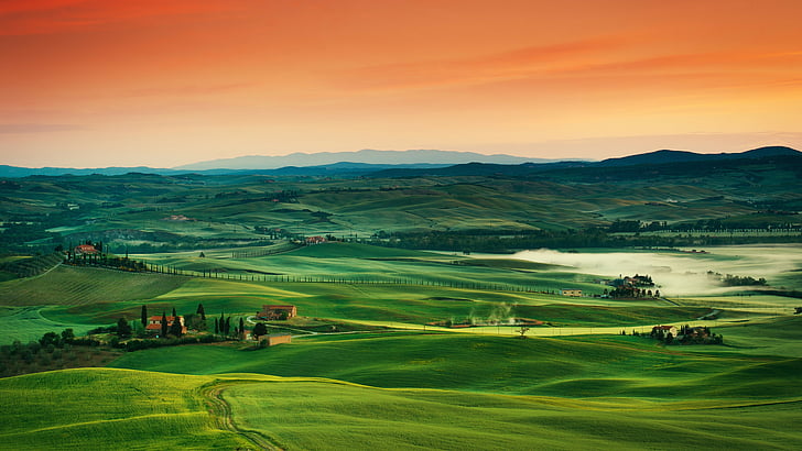 zielone pole trawy, Toskania, 5k, tapeta 4k, 8k, Włochy, krajobraz, wioska, pole, zachód słońca, niebo, trawa, Tapety HD