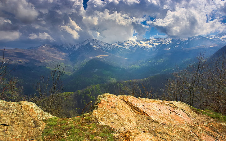 Валле По (долина По) - это долина Котских Альп в провинции Кунео Пьемонт, Северная Италия, HD обои