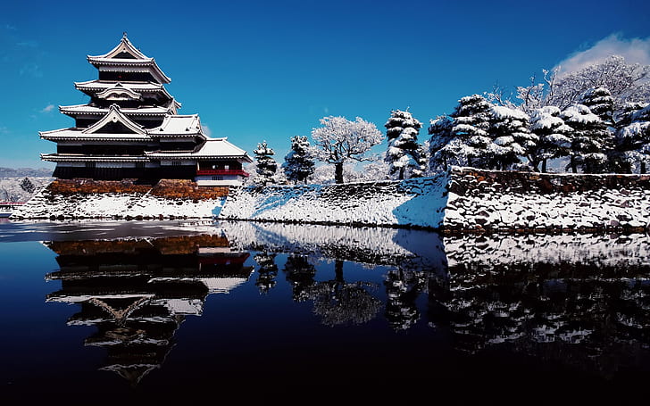 Japón atracciones en invierno nieve, templo, lago reflejo y cielo azul, Japón, atracciones, invierno, nieve, templo, lago, reflejo, azul, cielo, Fondo de pantalla HD