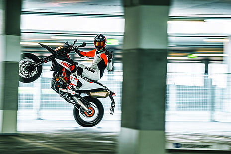 KTM 690 SMC R Supermoto, 2019, motocyklista, 4K, Tapety HD HD wallpaper