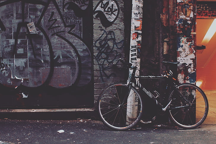 black mountain bike, bicycle, yard, graffiti, HD wallpaper
