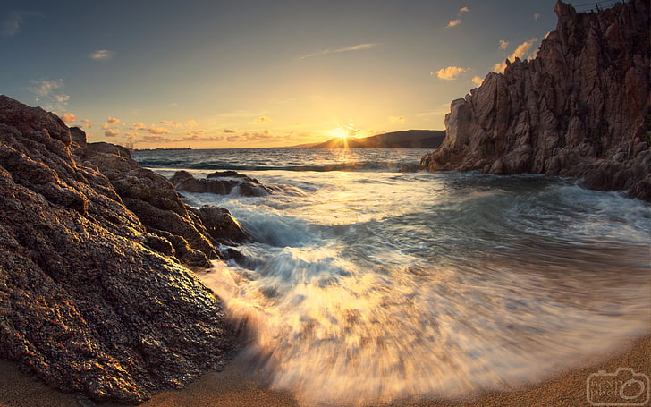 pittura astratta marrone e nera, acqua, mare, onde, roccia, luce solare, tramonto, Corsica, paesaggio, natura, cielo, Sfondo HD