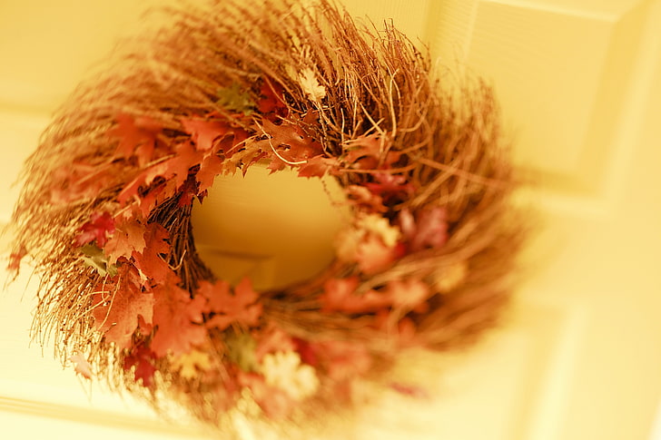茶色の葉の花輪、花輪、秋、葉、 HDデスクトップの壁紙