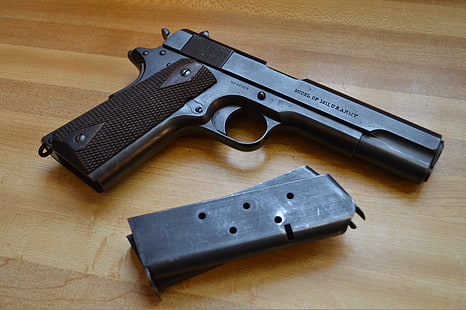 svart halvautomatisk pistol, pistol, vapen, bakgrund, bagageutrymme, 1911, Colt, HD tapet HD wallpaper