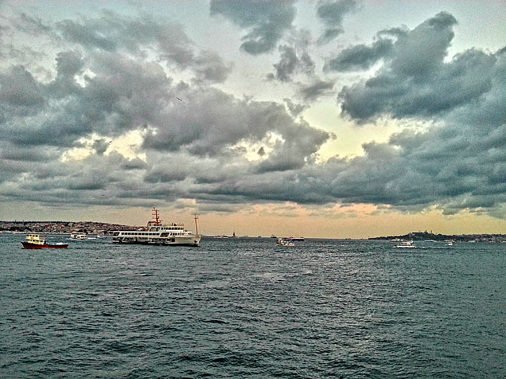 Истанбул, Турция, Босфор, кораб, облаци, небе, море, вода, пейзаж, HD тапет