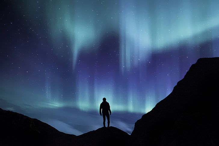 خلفية الشفق القطبي ، الأضواء الشمالية ، صورة ظلية ، الجبال ، السماء المرصعة بالنجوم ، الظاهرة، خلفية HD