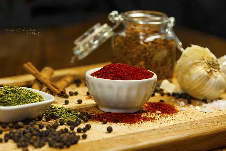 assorted-variety of spices, red powder in bowl, spices, colorful, food, Onions, red, green, glass jar, HD wallpaper