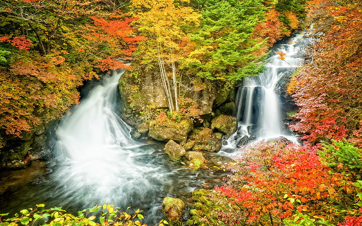 Ryuzu Wasserfall befindet sich stromabwärts des Flusses Yugawa-Flüsse in Yunoko Lake und Lake Chuzenji in der Nähe von Nikko in der Präfektur Tochigi-Japan-Wallpaper HD-3840 × 2400, HD-Hintergrundbild