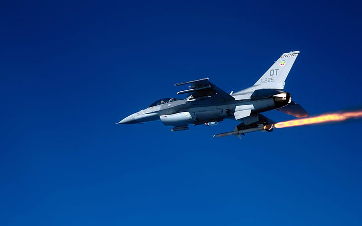 F 16C Fighting Falcon стреля AGM 88 Missile HD, самолети, f, бой, сокол, ракета, 88, стрелба, 16c, agm, HD тапет