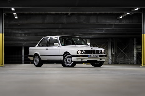 BMW, BMW E30, eski araba, Oldtimer, Alman arabaları, ışıklar, beyaz araba, bmw serisi 3, HD masaüstü duvar kağıdı HD wallpaper