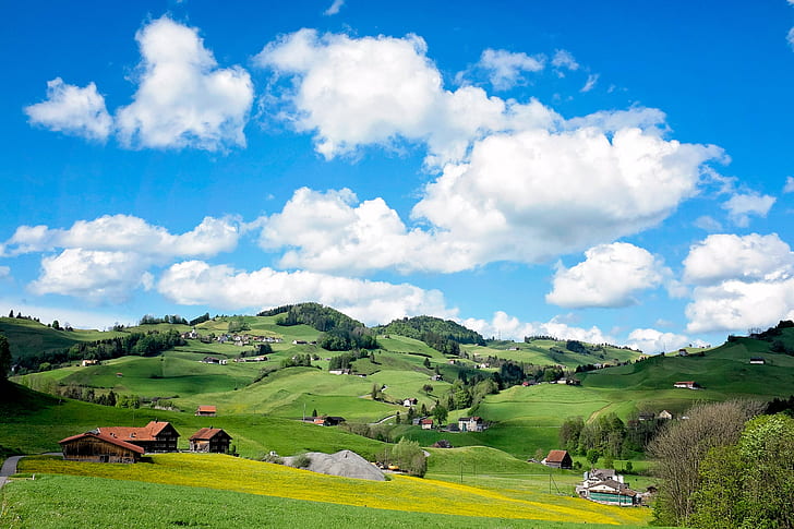 昼間の緑の芝生フィールドの風景写真、バンプ、風景写真、緑の芝生、芝生フィールド、昼間、スイス、富士フイルムX100S、雲、自然、丘、風景、田園風景、草原、夏、風景、屋外、空、緑、ヨーロッパ、フィールド、草、山、農業、青、イタリア、農場、雲-空、 HDデスクトップの壁紙