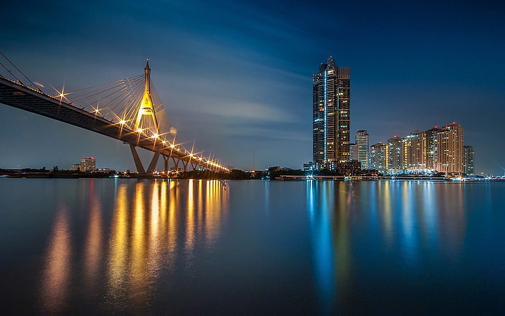 bâtiment en béton noir, ville, Thaïlande, pont, eau, ciel, paysage urbain, Fond d'écran HD