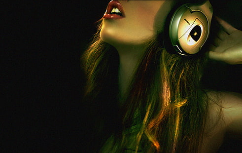 слушалки блондинки жени музика слушалки момиче червени устни 1900x1200 Развлечения Музика HD Art, слушалки, блондинки, HD тапет HD wallpaper