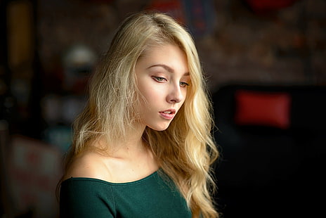 Alice Tarasenko, Frauen, Model, Blondine, Gesicht, Porträt, langes Haar, welliges Haar, Schärfentiefe, nackte Schultern, HD-Hintergrundbild HD wallpaper