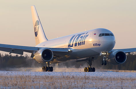 white airplane, winter, snow, sunset, engine, strip, wing, airport, Boeing, the plane, landing, chassis, airplane, takeoff, Passenger, airliner, UTair, 224, Passenger airliner, 767, landing gear, HD wallpaper HD wallpaper