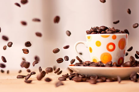vit keramisk mugg med kaffebönor, mat, kaffe, kaffebönor, HD tapet HD wallpaper