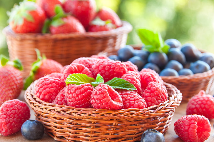 sekelompok raspberry merah, beri, raspberry, blueberry, stroberi, keranjang, segar, Wallpaper HD