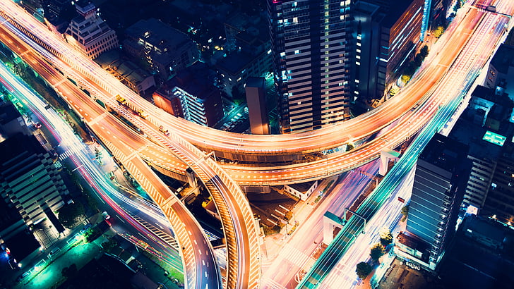 Foto de lapso de tiempo de vehículos en carreteras por la noche, cruce de autopistas, vista aérea, Nightscape, en Tokio, Japón, 4K, Fondo de pantalla HD
