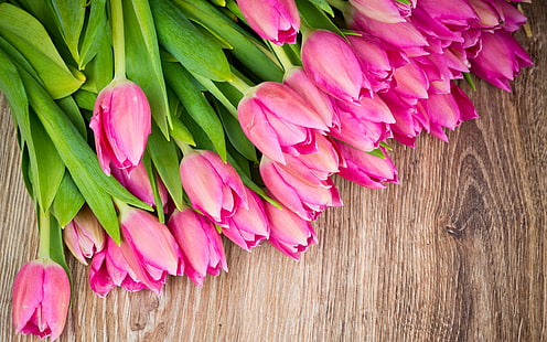 Bukiet kwiatów, różowe tulipany, deska drewniana, bukiet, kwiaty, różowe, tulipany, drewno, deska, Tapety HD HD wallpaper