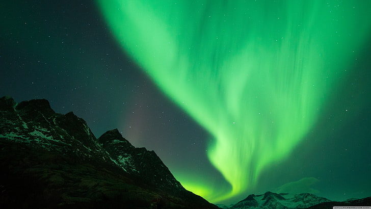 Aurora Borealis, полярни сияния, планини, природа, пейзаж, нощ, звезди, небе, зелено, HD тапет
