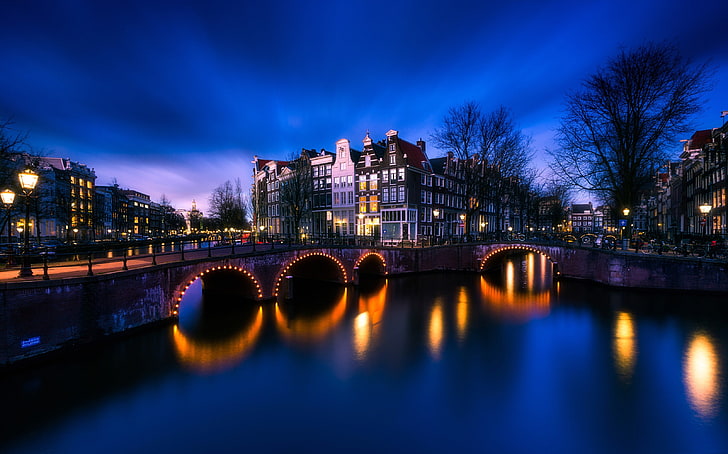 Amsterdam, nuit, Pays-Bas, pont, réflexion, lumières, paysage urbain, éclairage public, crépuscule, longue exposition, Fond d'écran HD