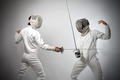 Dos hombres trajes de esgrima, esgrima, deportes, fondo blanco., Fondo de pantalla HD HD wallpaper