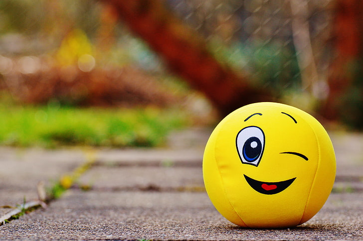 gul emoji dekorativ boll, boll, leende, glad, leksak, HD tapet
