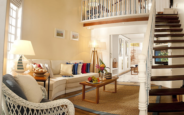 белое плетеное кресло и коричневый деревянный журнальный столик, диван, кресло, лестница, интерьер, модерн, HD обои
