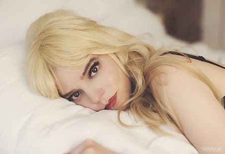 Аня Тейлор-Джой, женщины, актриса, блондинка, в постели, макияж, помада, HD обои HD wallpaper