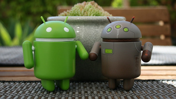 dos juguetes con el logotipo de Android verde y gris, robots, macizo de flores, alfombra, color, verde, gris, ojos, gráficos en 3D, Fondo de pantalla HD