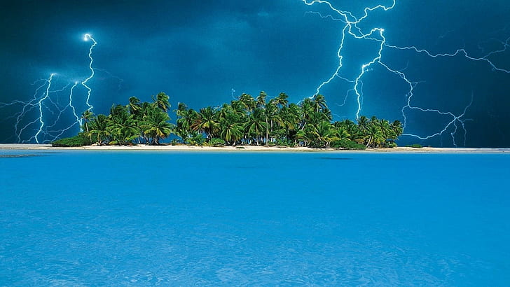 البرق فوق جزيرة استوائية ، شجرة جوز الهند الخضراء في الجزيرة مع مشهد لصورة الرعد والجزيرة والشاطئ والبرق والغيوم والطبيعة والمناظر الطبيعية، خلفية HD