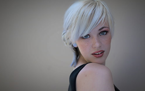 schwarzes ärmelloses Damenoberteil, Devon Jade, Damen, Lippen, blaue Augen, Sommersprossen, weißes Haar, HD-Hintergrundbild HD wallpaper
