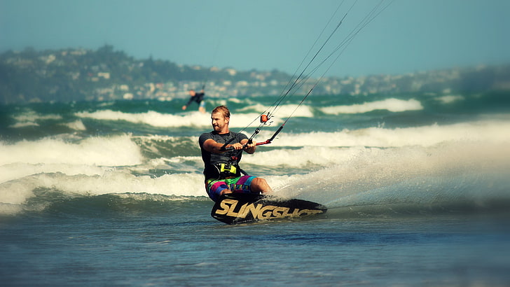 czarno-brązowy Slingshot wakeboard, mężczyźni, surfing, plaża, fale, morze, sport, kitesurfing, Tapety HD