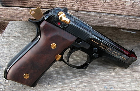 pistola semi-automática preta e marrom, armas, pistola, beretta, HD papel de parede HD wallpaper