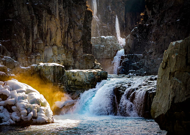 cascate vicino alla scogliera di giorno, Aharbal Falls, cascate, scogliera, di giorno, Kashmir, gola, flusso, flusso, natura, paesaggio, cascata, fiume, ruscello, acqua, roccia - Oggetto, paesaggi, montagna, fuori, Sfondo HD