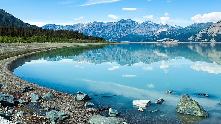 青い水の塊、自然、ユコン湖、カナダ、風景、穏やかな海、山、湖、反射、 HDデスクトップの壁紙