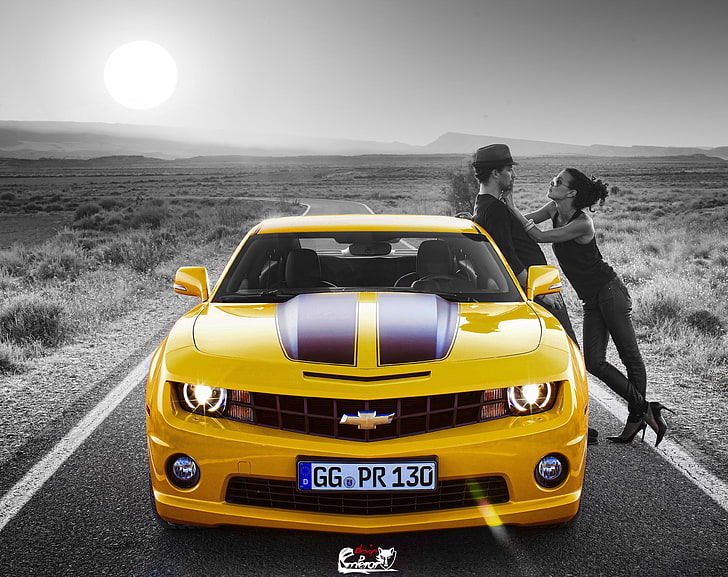 Kuss auf gelbem Camaro, gelber und schwarzer Chevrolet Camaro, Autos, Chevrolet, Camaro, Gelb, HD-Hintergrundbild