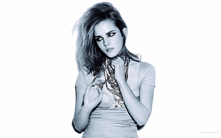 Emma Watson mengenakan kalung, Emma Watson, aktris, latar belakang sederhana, memalingkan muka, Wallpaper HD