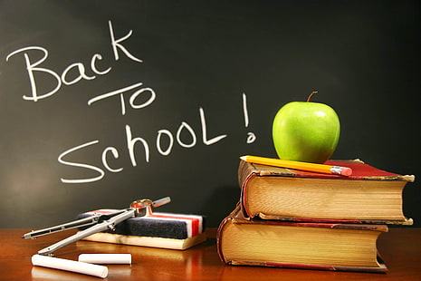 2つの赤い本と青リンゴ、学校、ボード、教科書、チョーク、コンパス、鉛筆、 HDデスクトップの壁紙 HD wallpaper