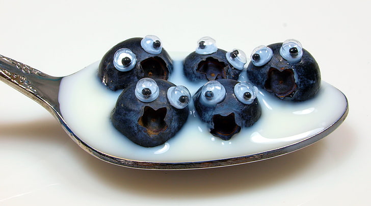blueberries, bilberry, spoon, milk, eyes, cool, panic, berry, HD wallpaper