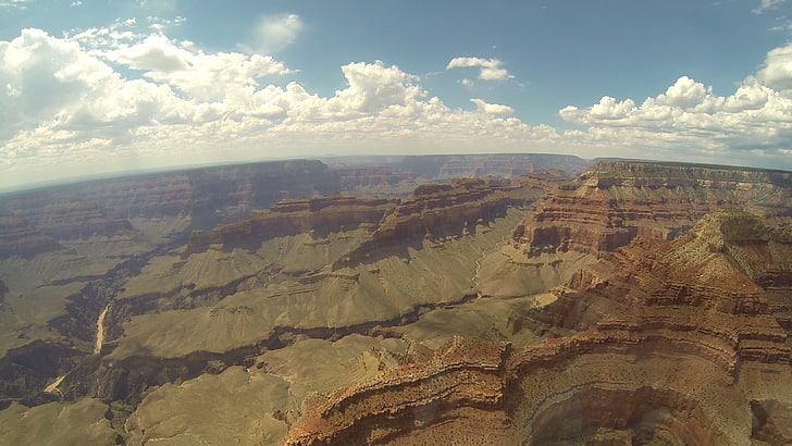茶色の岩の崖、空撮、渓谷、アメリカ、アリゾナ、ヘリコプタービュー、雲、地平線、 HDデスクトップの壁紙