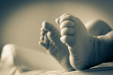 baby, baby feet, black and white, child feed, life, newborn, young, HD wallpaper HD wallpaper