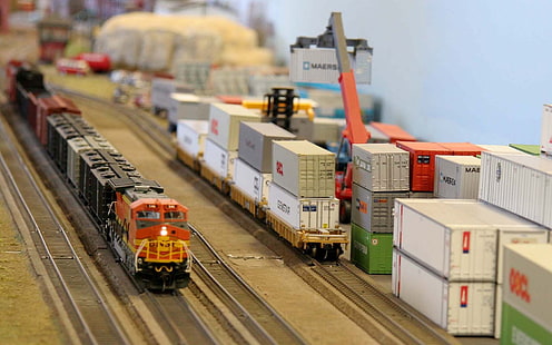 oranye, hitam dan abu-abu mainan miniatur kereta api, kereta api dan wadah mainan, kereta, mainan, tilt shift, port, container, Wallpaper HD HD wallpaper