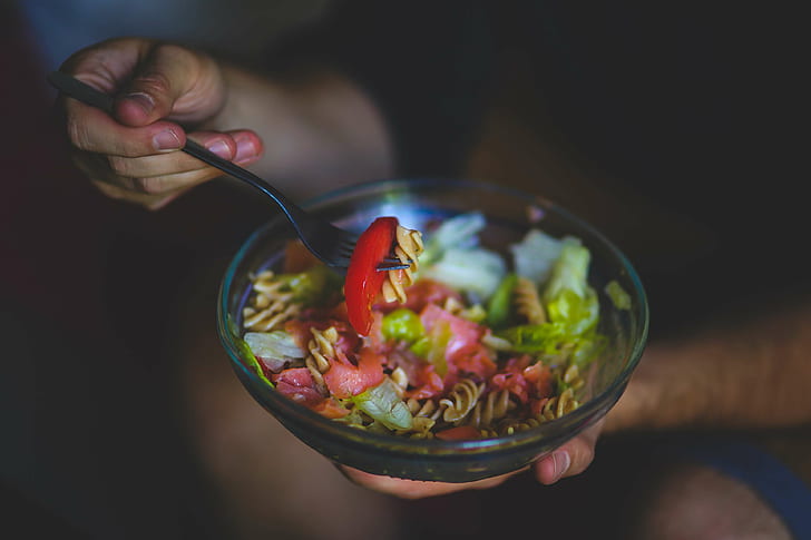 delicious, diet, eating, food, foodporn, hands, health, healthy, noodles, pasta, salad, tasty, tomato, vegetables, yummy, HD wallpaper