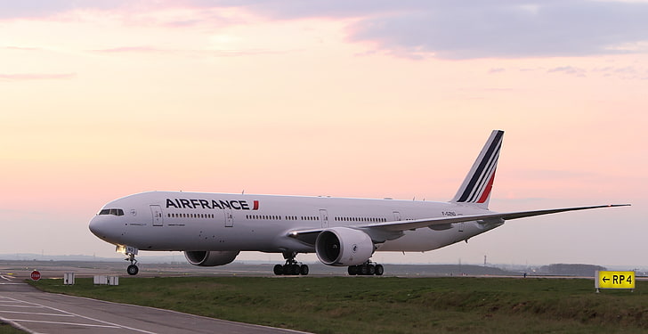 เครื่องบิน Airfrance สีขาว, พระอาทิตย์ตก, ท้องฟ้า, เมฆ, ตอนเย็น, ซับ, โบอิ้ง, อากาศ, ฝรั่งเศส, 777, เครื่องบิน, ผู้โดยสาร, วอลล์เปเปอร์ HD