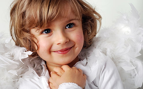 Mignonne petite fille un doux sourire, robe blanche à manches longues pour tout-petit, mignon, petite, fille, douce, sourire, Fond d'écran HD HD wallpaper