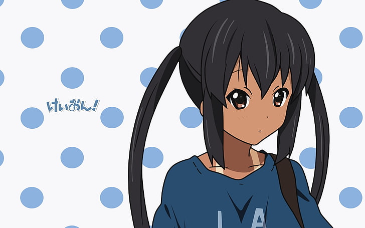 персонаж женского аниме, одетый в серый топ, цифровые обои, k-on, nakano azusa, девушка, брюнетка, взгляд, фон, HD обои
