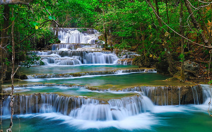 Tropischer Kaskaden-Wasserfall im Kanchanaburi-Thailand-Natur-Waldgrün-Türkis-Wasser schaukelt Hintergrund HD 1920 × 1200, HD-Hintergrundbild