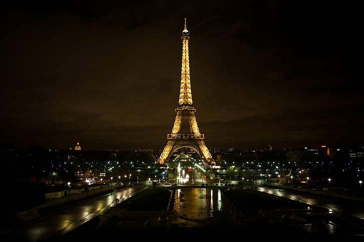 Torre Eiffel durante la noche, Torre Eiffel, Torre Eiffel, noche, París, lugar famoso, París - Francia, arquitectura, noche, Francia, torre, Destinos de viaje, paisaje urbano, escena urbana, viaje, ciudad, monumento, turismo, Fondo de pantalla HD