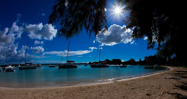 seashore under blue sky, beach, the ocean, yachts, boats, Laguna, Mauritius, HD wallpaper
